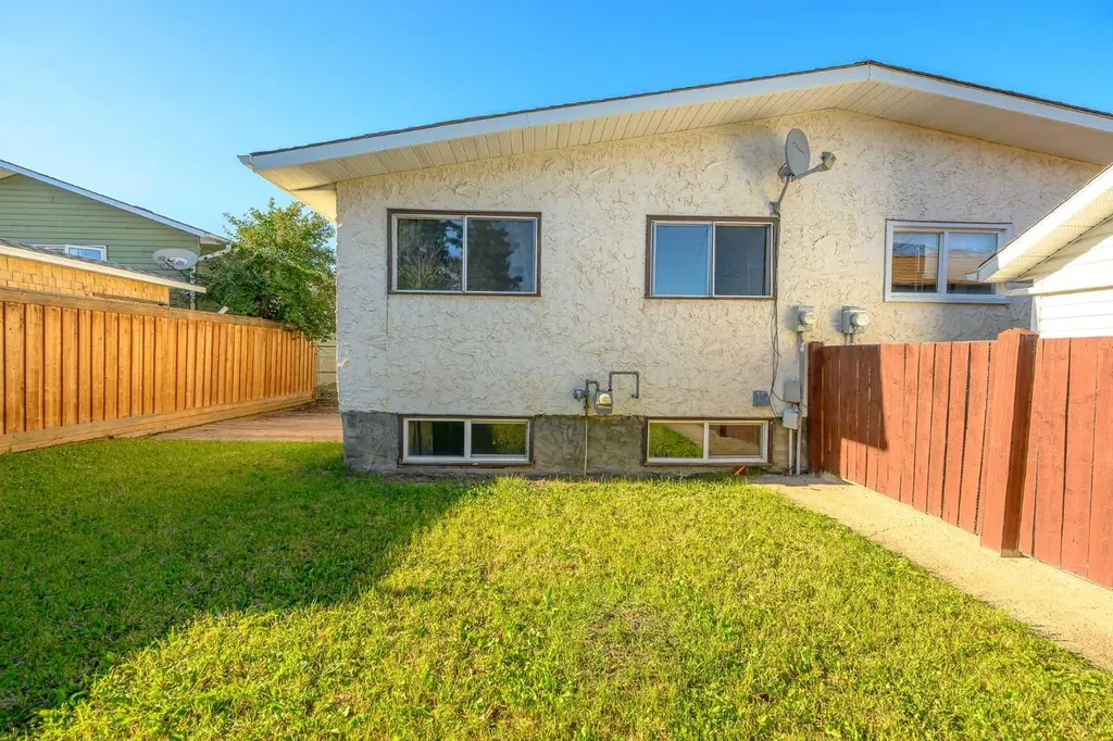 9413 123 Avenue Grande Prairie AB T8V5Y4