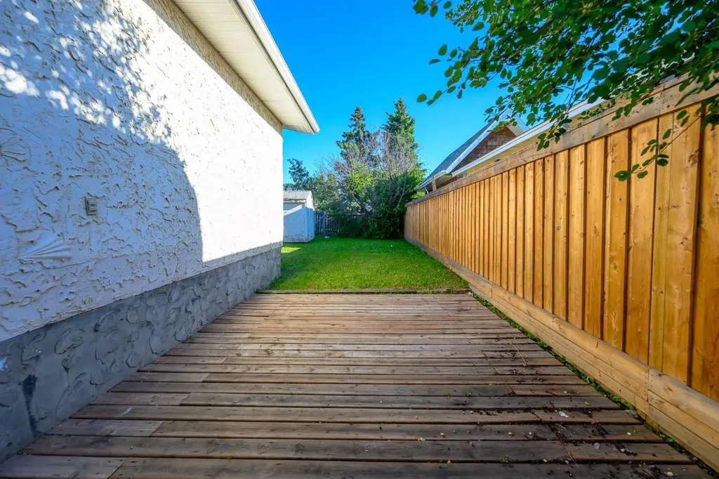 9413 123 Avenue Grande Prairie AB T8V5Y4