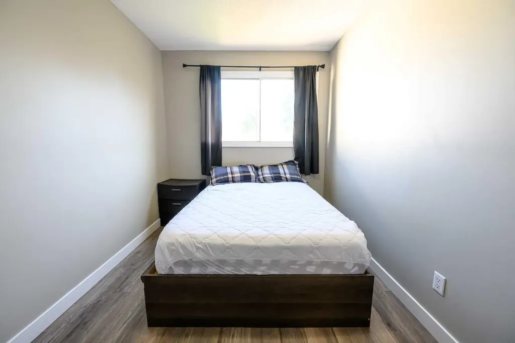 9413 123 Avenue Grande Prairie AB T8V5Y4