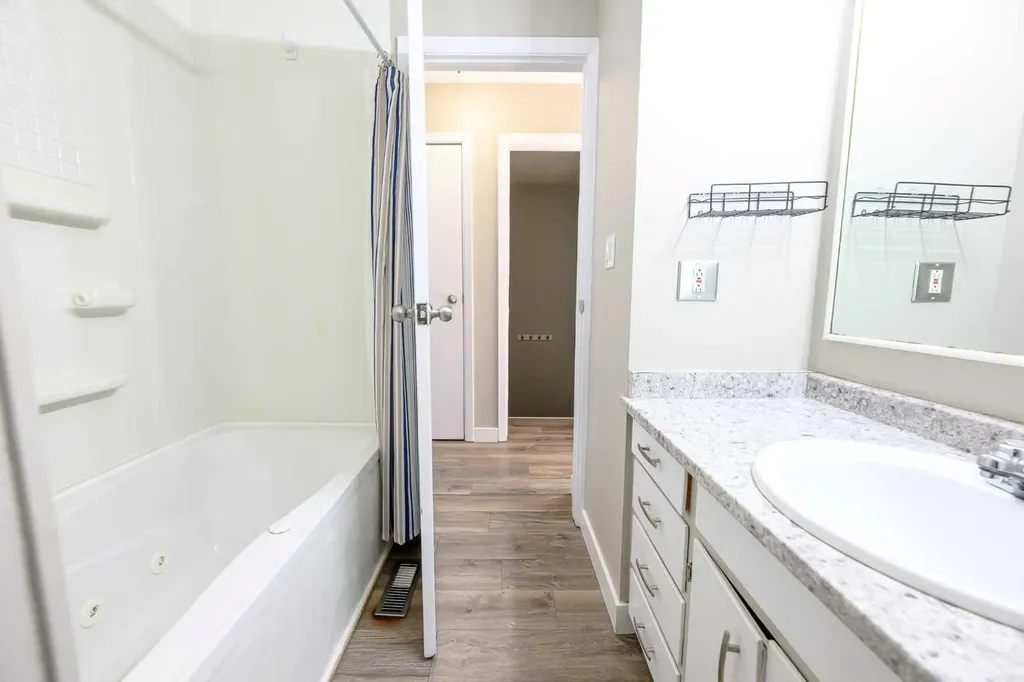 9413 123 Avenue Grande Prairie AB T8V5Y4