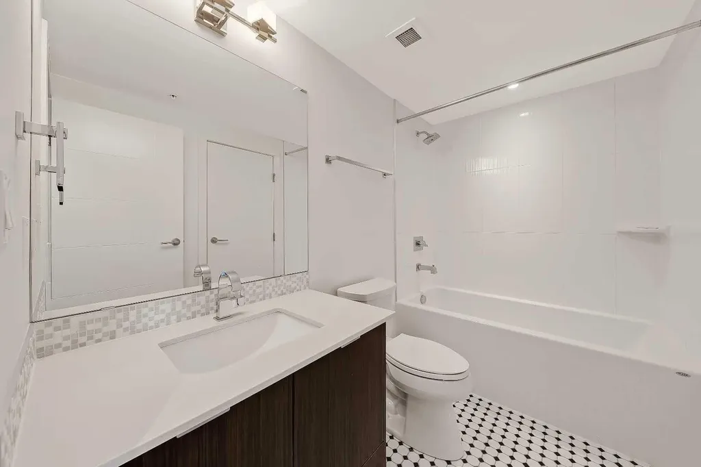 930 6 Avenue SW Calgary AB T2P 1J3