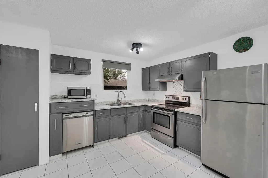 3614 39 Street NE Calgary AB T1Y 5H6