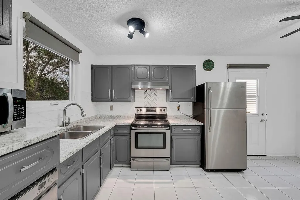3614 39 Street NE Calgary AB T1Y 5H6