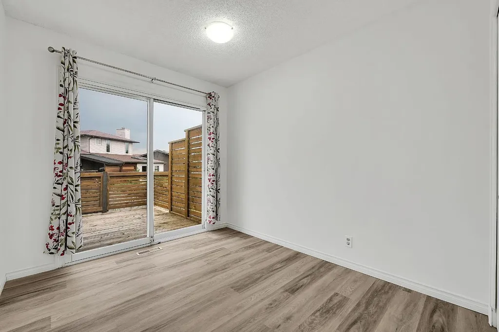3614 39 Street NE Calgary AB T1Y 5H6