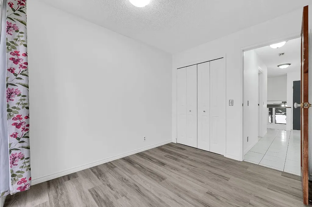 3614 39 Street NE Calgary AB T1Y 5H6