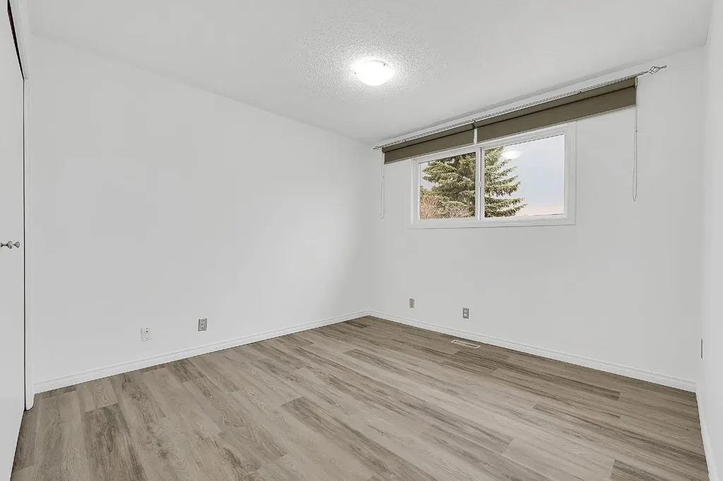 3614 39 Street NE Calgary AB T1Y 5H6