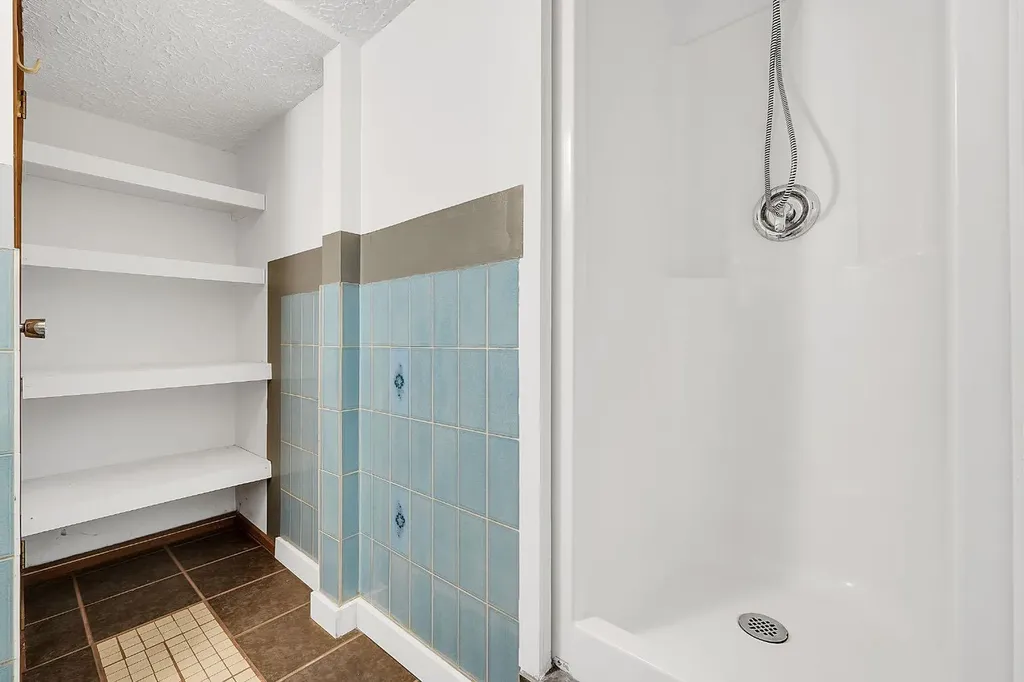3614 39 Street NE Calgary AB T1Y 5H6