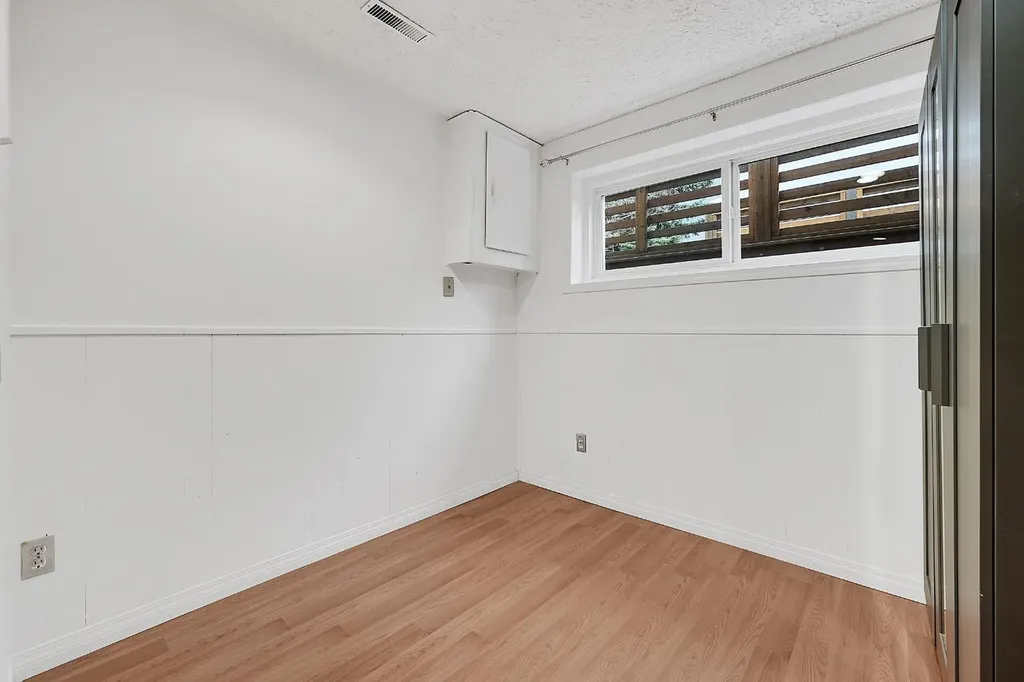 3614 39 Street NE Calgary AB T1Y 5H6
