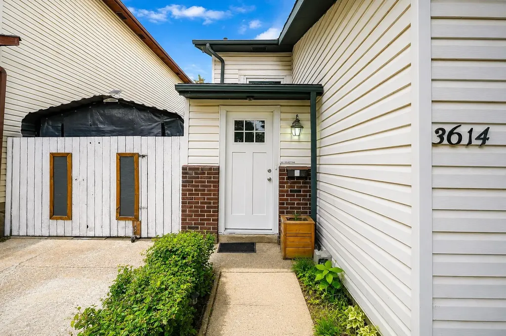 3614 39 Street NE Calgary AB T1Y 5H6