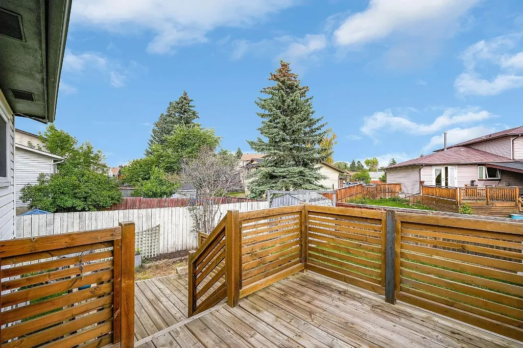 3614 39 Street NE Calgary AB T1Y 5H6