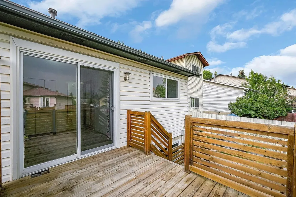 3614 39 Street NE Calgary AB T1Y 5H6