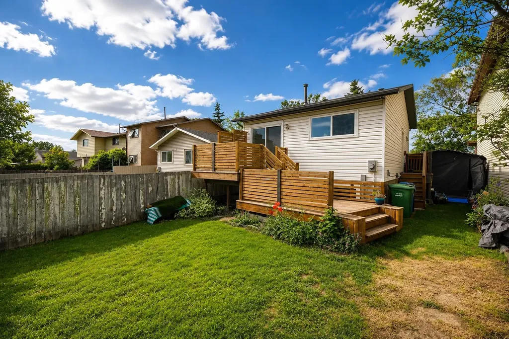 3614 39 Street NE Calgary AB T1Y 5H6