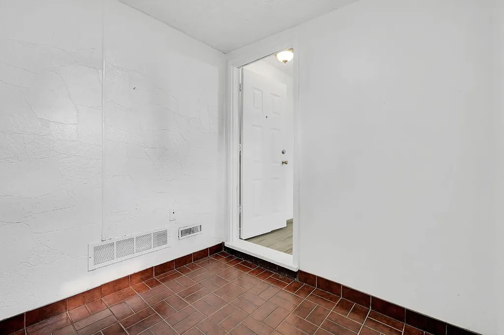 3614 39 Street NE Calgary AB T1Y 5H6