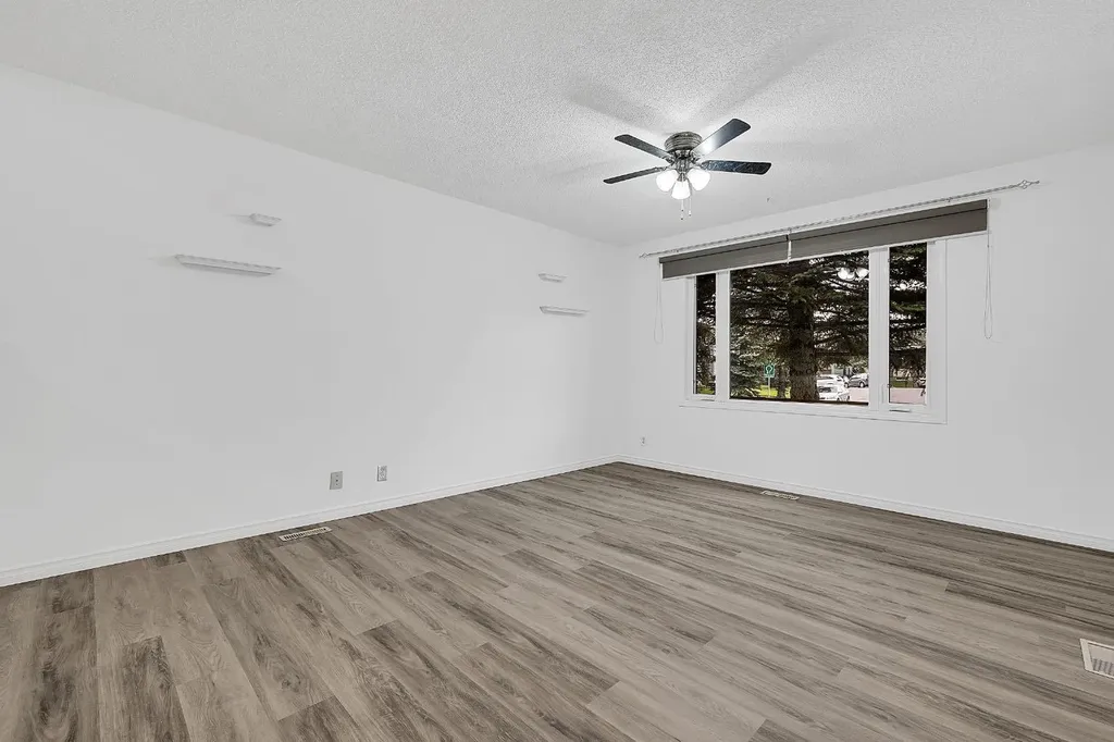 3614 39 Street NE Calgary AB T1Y 5H6