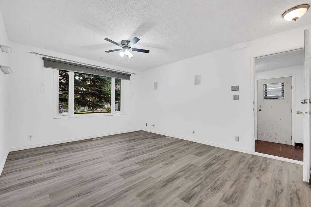 3614 39 Street NE Calgary AB T1Y 5H6