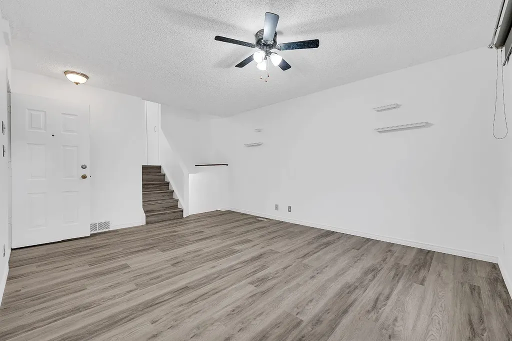 3614 39 Street NE Calgary AB T1Y 5H6
