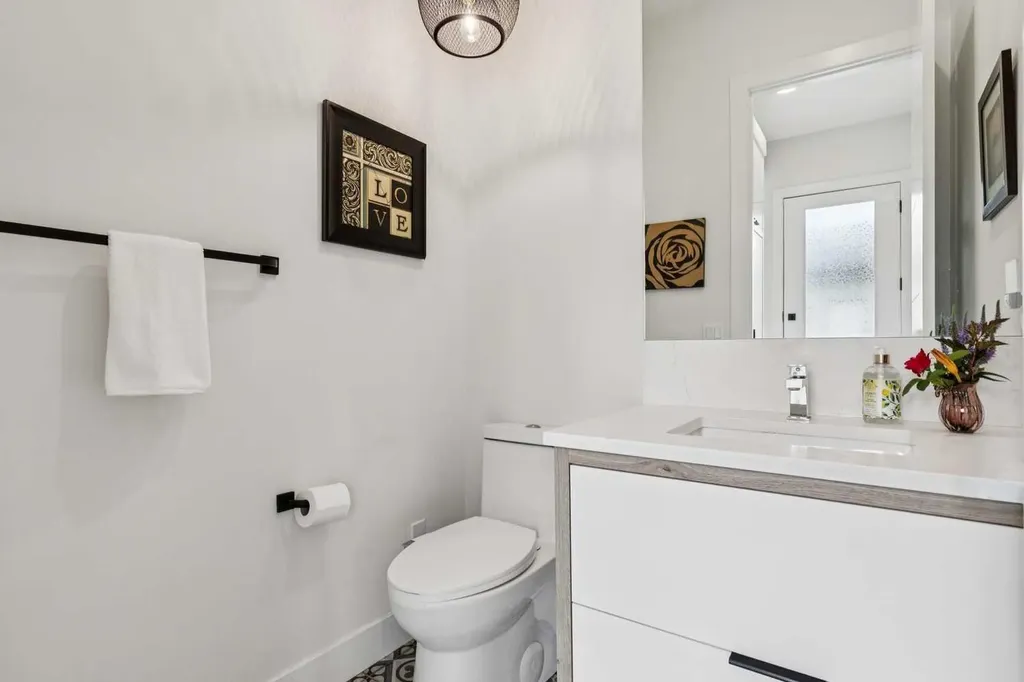 2435 29 Avenue SW Calgary AB T2T 1P1