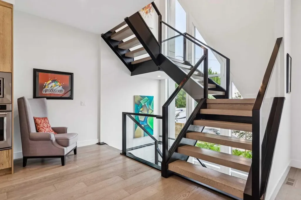 2435 29 Avenue SW Calgary AB T2T 1P1