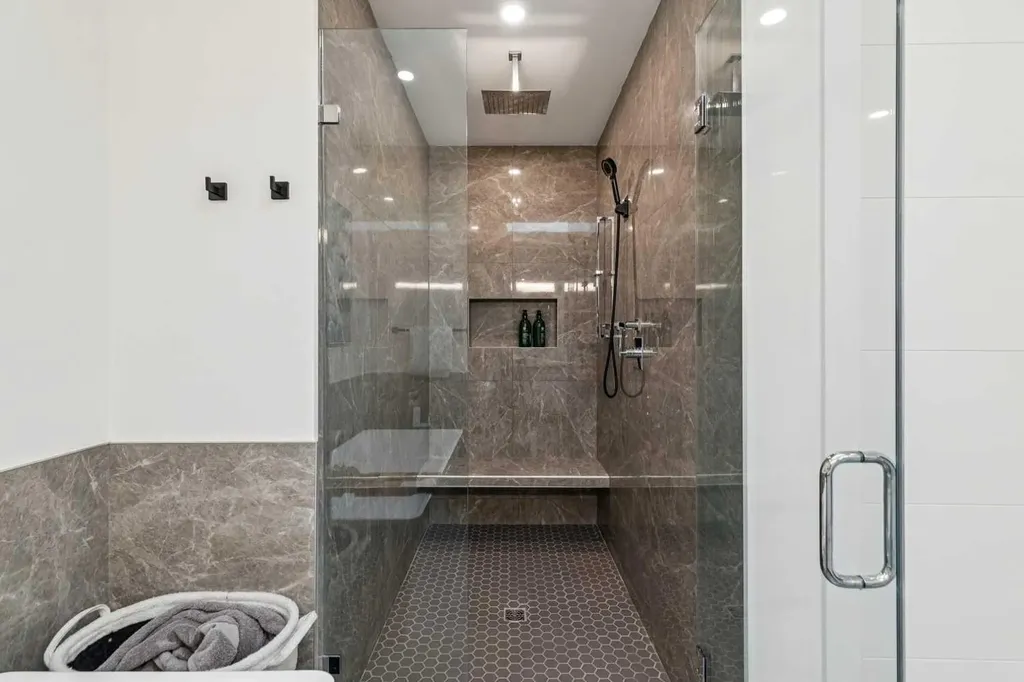 2435 29 Avenue SW Calgary AB T2T 1P1