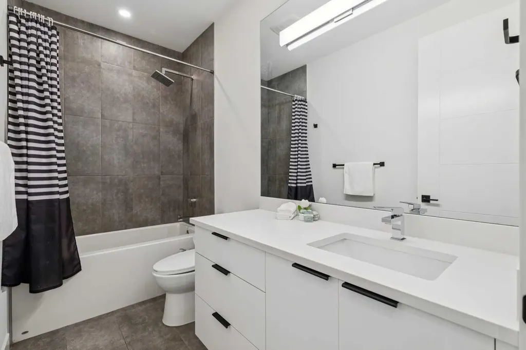 2435 29 Avenue SW Calgary AB T2T 1P1