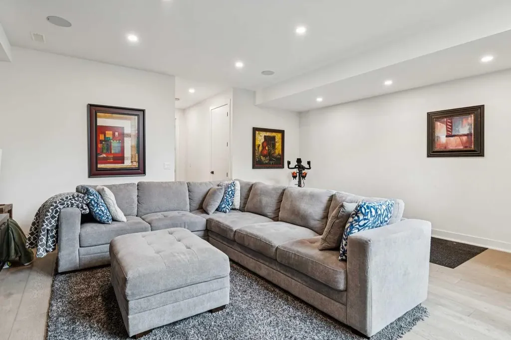 2435 29 Avenue SW Calgary AB T2T 1P1