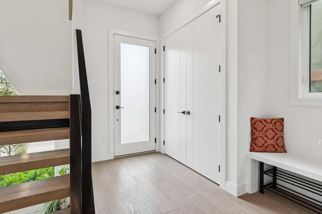 2435 29 Avenue SW Calgary AB T2T 1P1