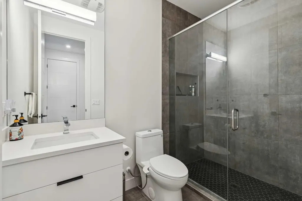 2435 29 Avenue SW Calgary AB T2T 1P1