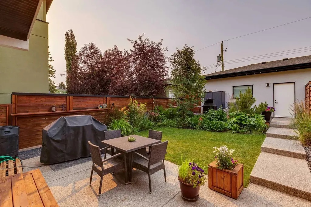 2435 29 Avenue SW Calgary AB T2T 1P1