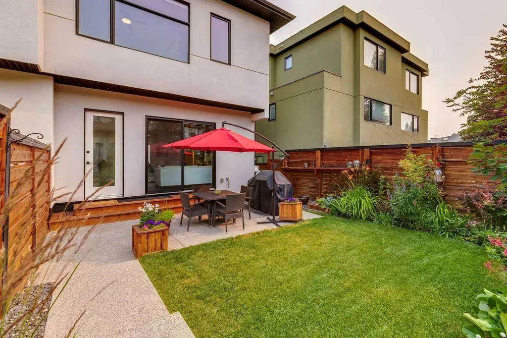 2435 29 Avenue SW Calgary AB T2T 1P1