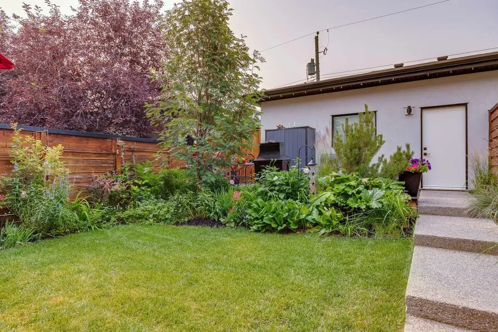 2435 29 Avenue SW Calgary AB T2T 1P1
