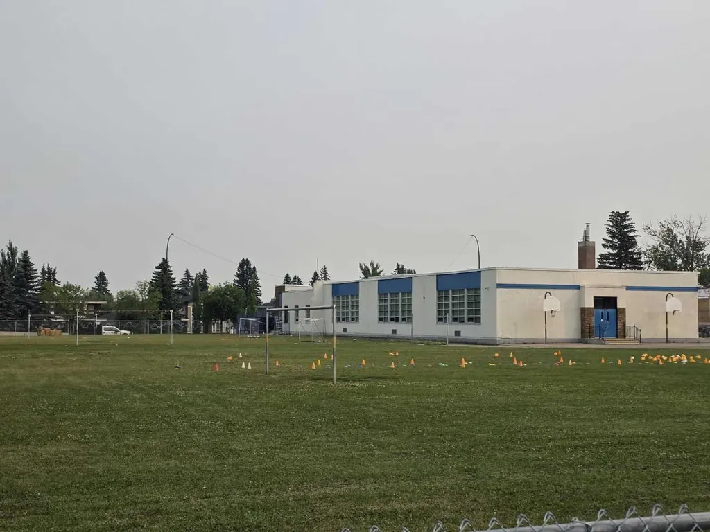 2435 29 Avenue SW Calgary AB T2T 1P1