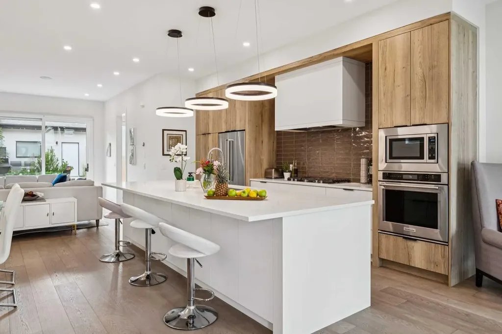 2435 29 Avenue SW Calgary AB T2T 1P1