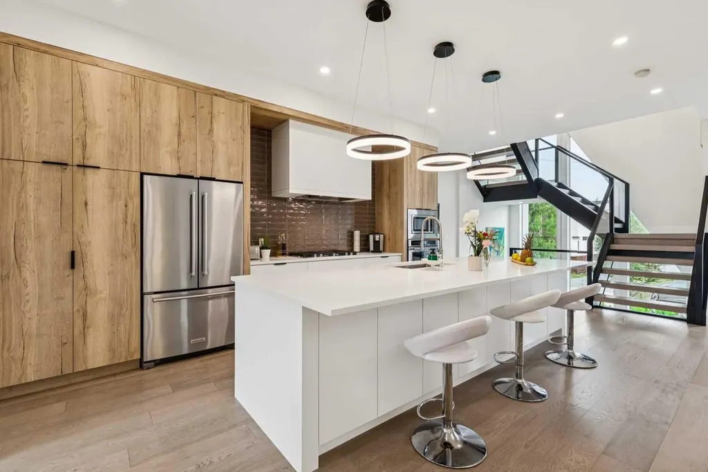 2435 29 Avenue SW Calgary AB T2T 1P1