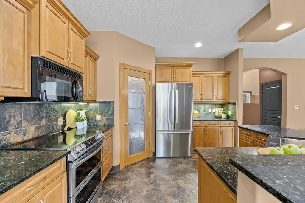 139 Tuscany Ridge Close NW Calgary AB T3L 2K6