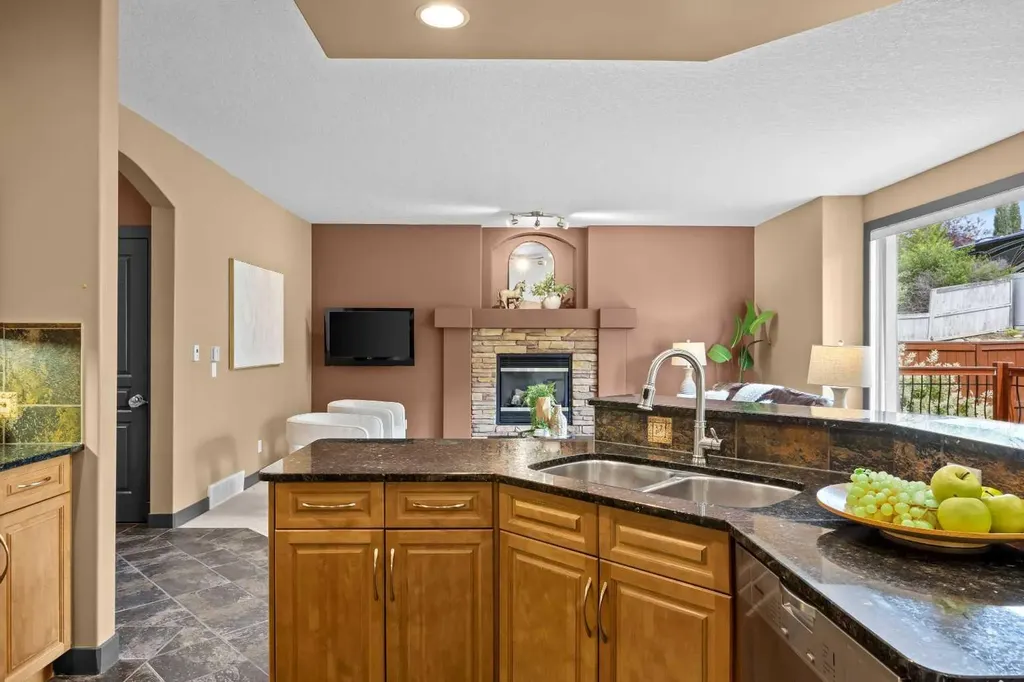 139 Tuscany Ridge Close NW Calgary AB T3L 2K6