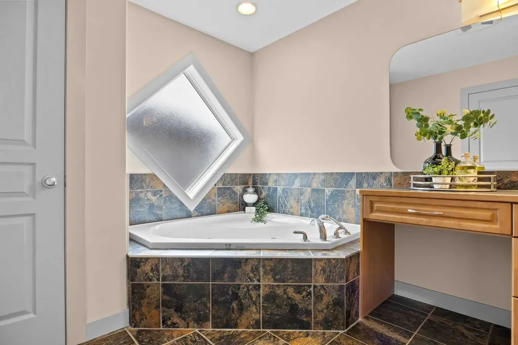 139 Tuscany Ridge Close NW Calgary AB T3L 2K6