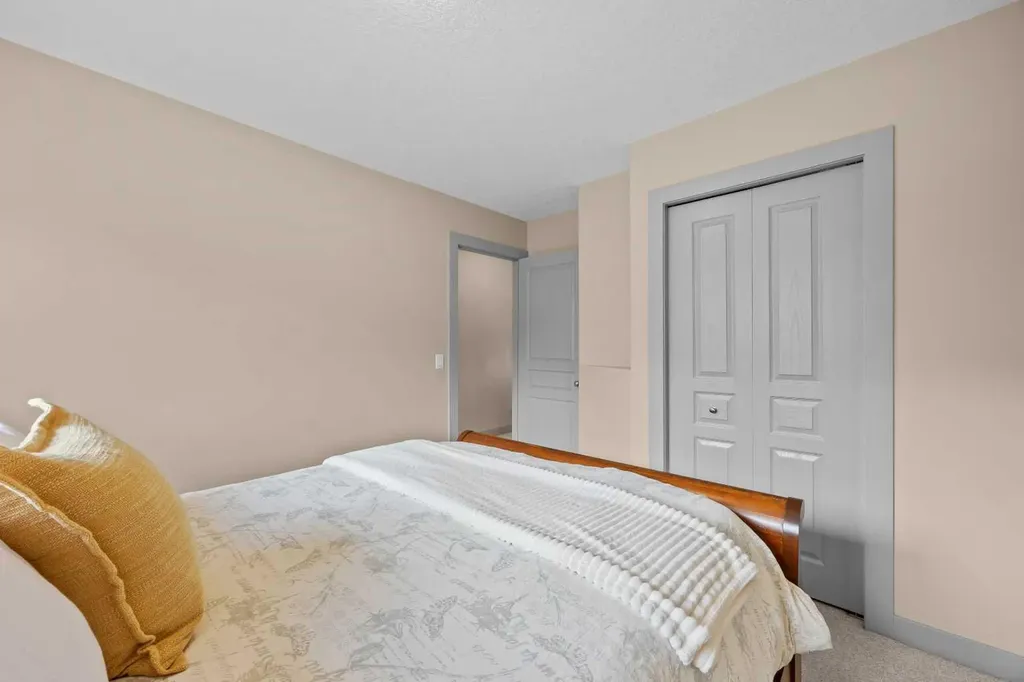 139 Tuscany Ridge Close NW Calgary AB T3L 2K6