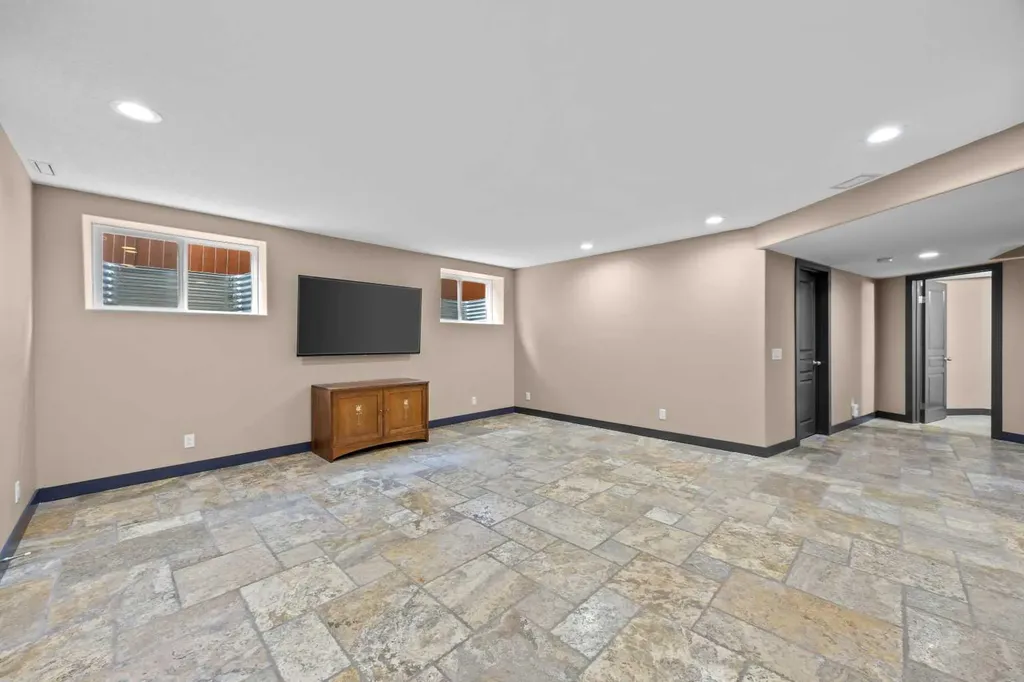139 Tuscany Ridge Close NW Calgary AB T3L 2K6