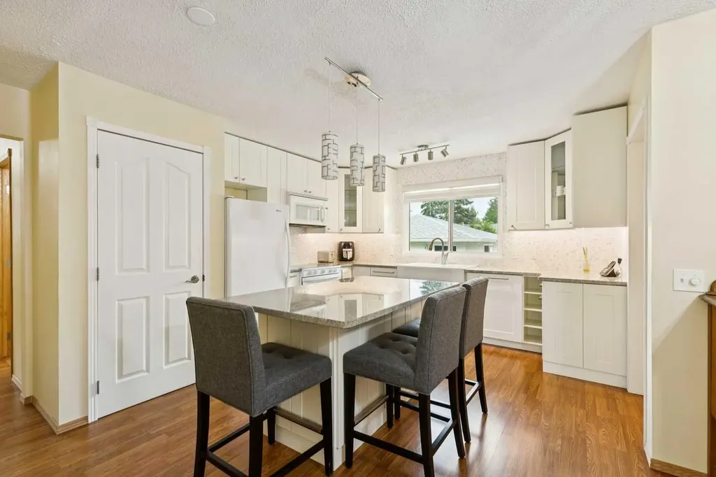 6452 Silver Springs Way NW Calgary AB T3B 3G2
