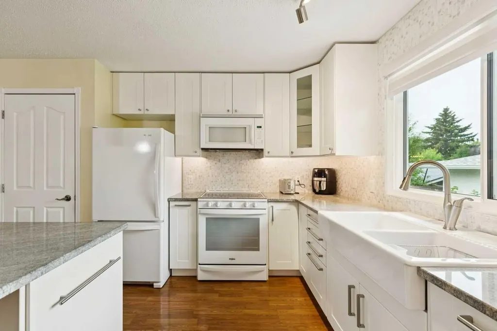 6452 Silver Springs Way NW Calgary AB T3B 3G2