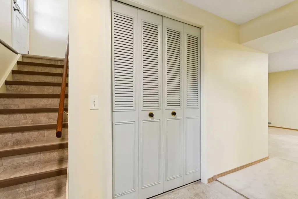 6452 Silver Springs Way NW Calgary AB T3B 3G2