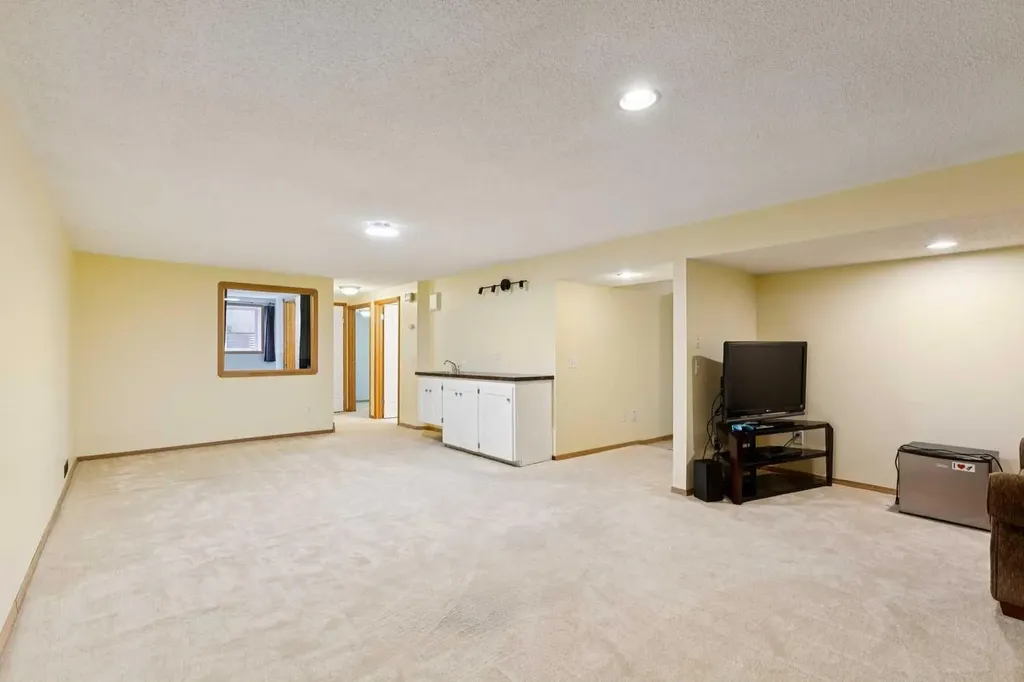 6452 Silver Springs Way NW Calgary AB T3B 3G2
