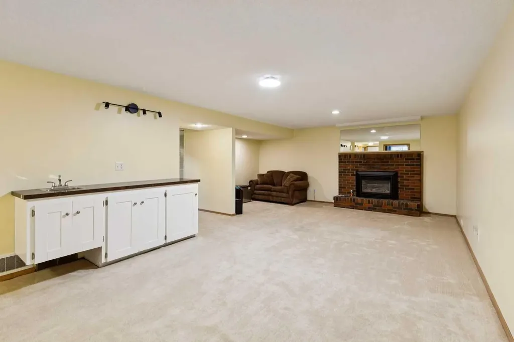 6452 Silver Springs Way NW Calgary AB T3B 3G2