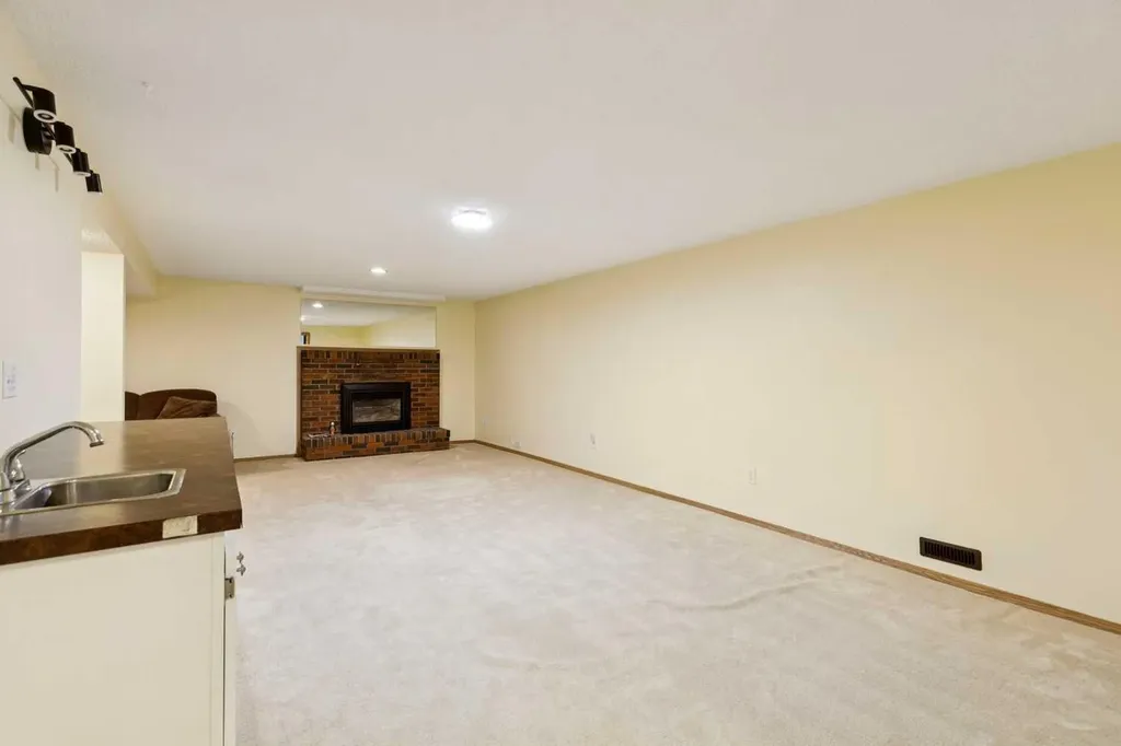6452 Silver Springs Way NW Calgary AB T3B 3G2