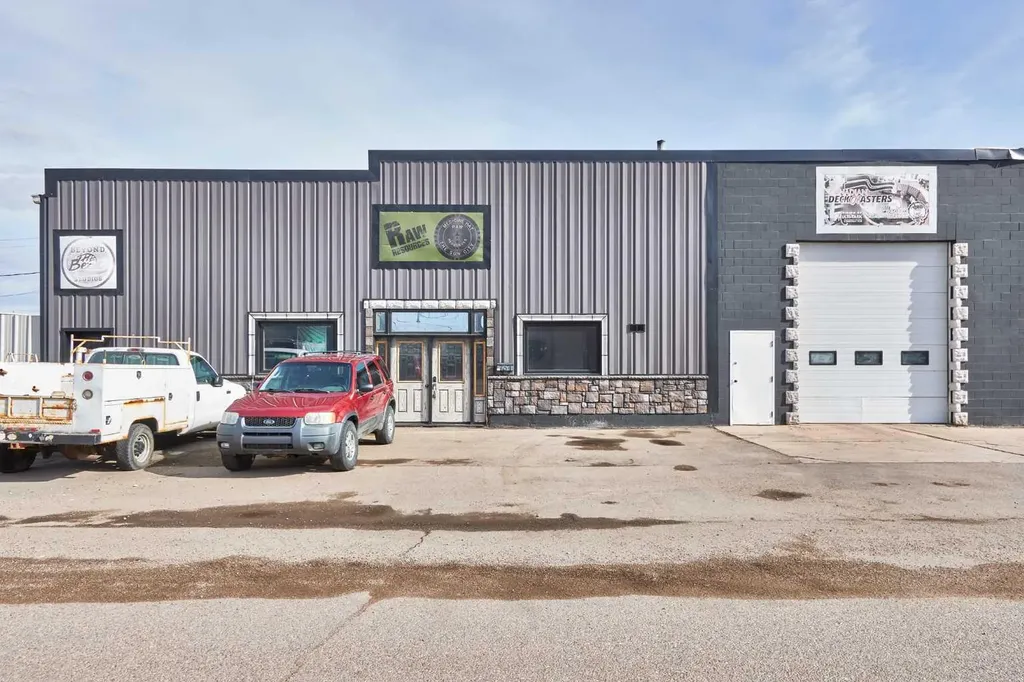 734 15 Street SW Medicine Hat AB T1A4W6