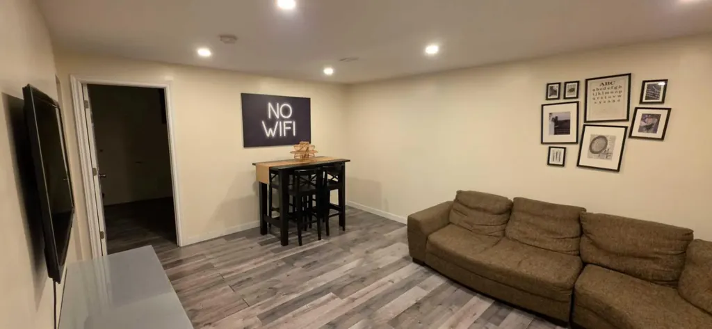 2515 Cochrane Road NW Calgary AB T2M 4H8