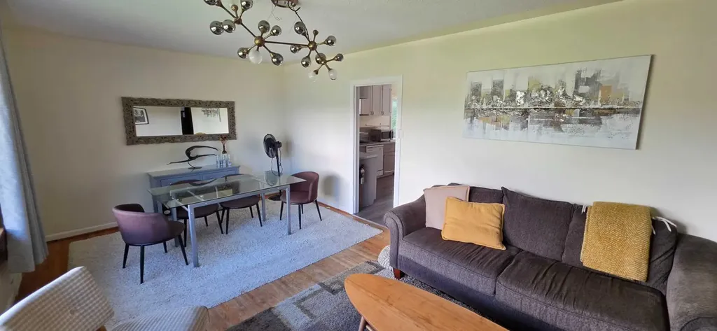 2515 Cochrane Road NW Calgary AB T2M 4H8
