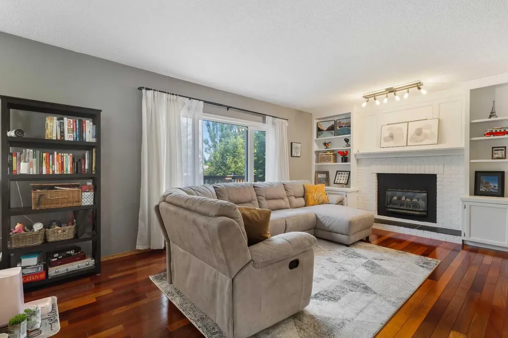 136 Harvest Hills Drive NE Calgary AB T3K3Y1