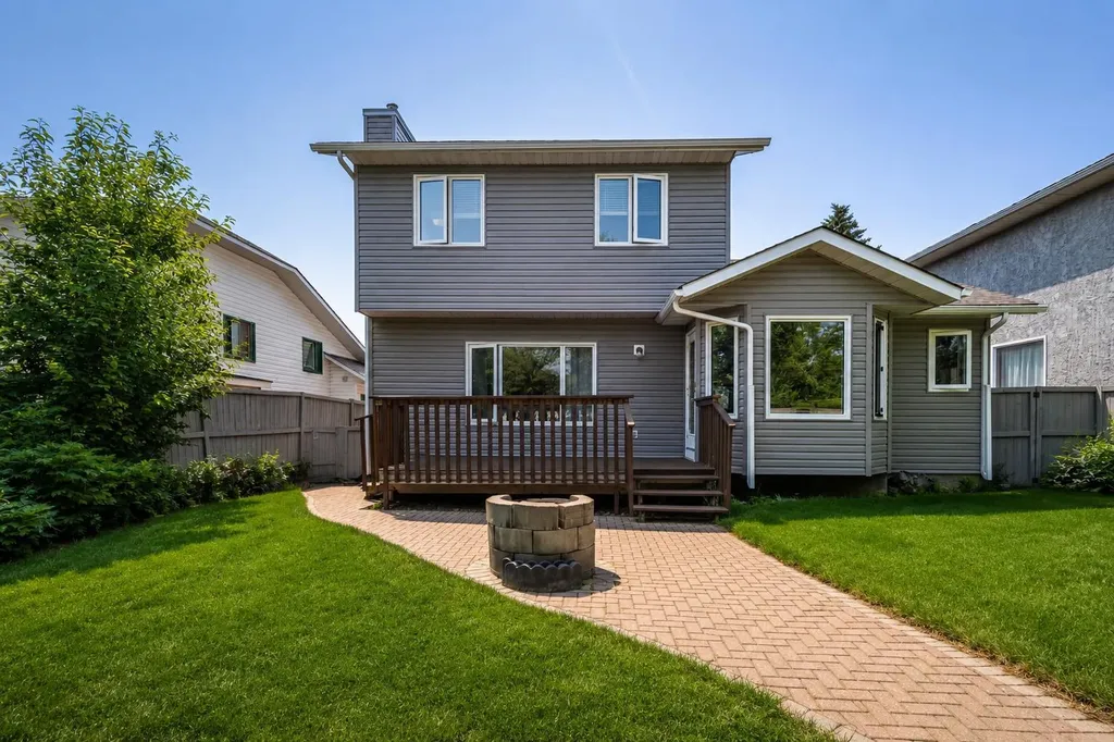 136 Harvest Hills Drive NE Calgary AB T3K3Y1