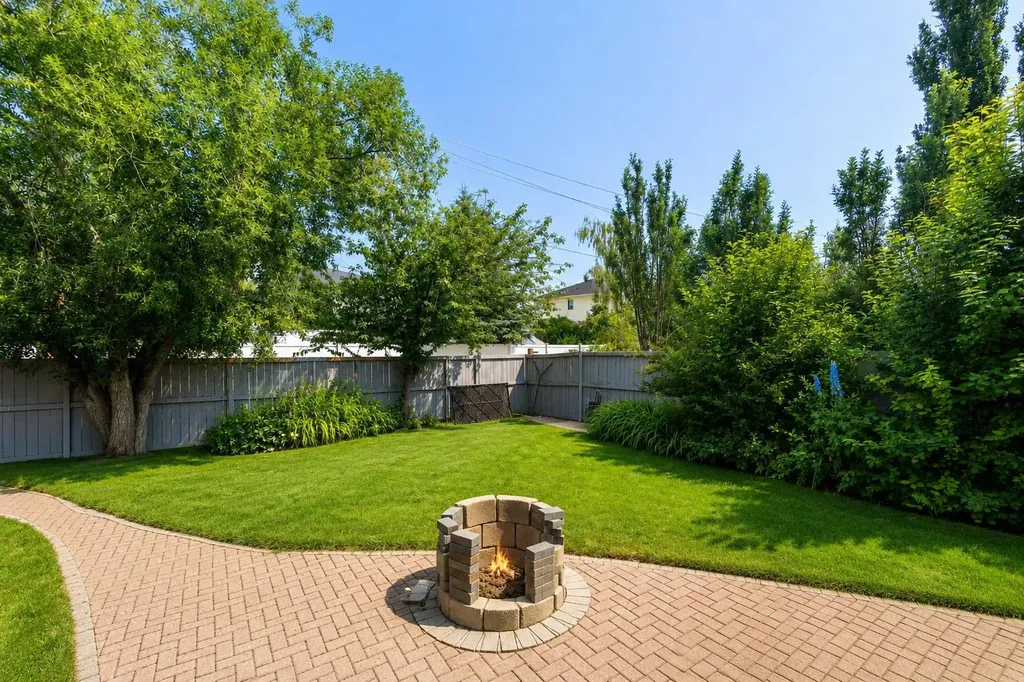 136 Harvest Hills Drive NE Calgary AB T3K3Y1